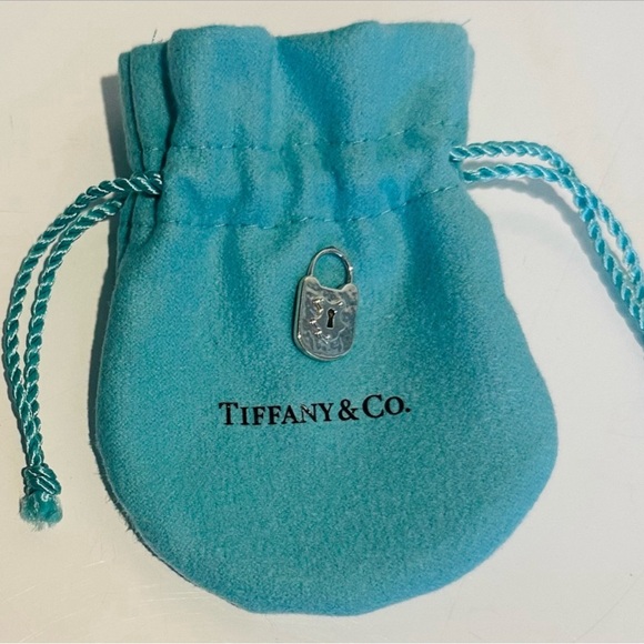 Sterling Silver mini vintage lock - Picture 1 of 3